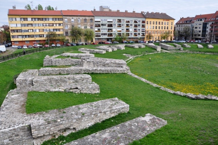 Aquincum katonavárosi amfiteátruma 2.jpg